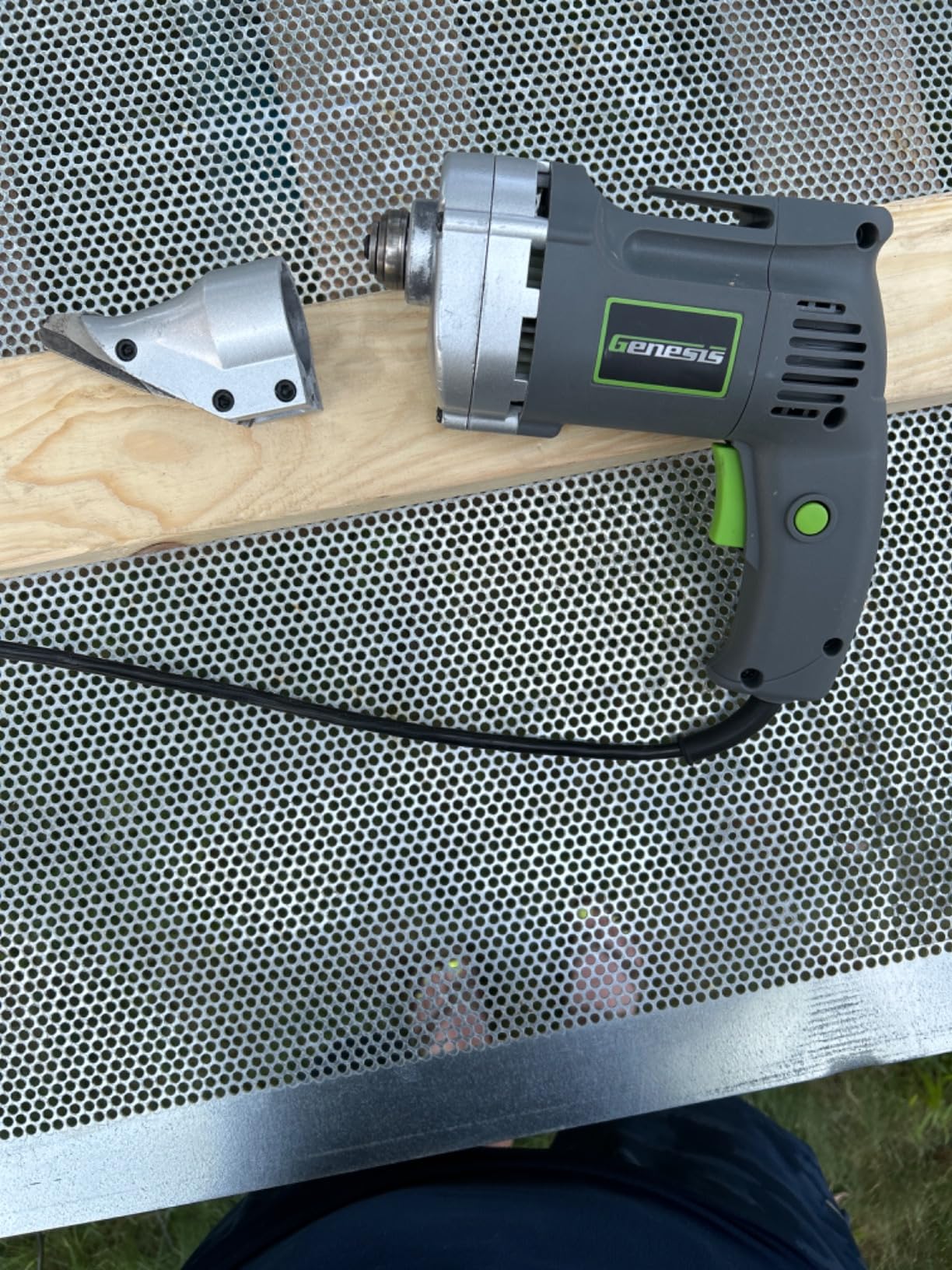 Genesis Electric Metal Cutting Shear 4 Amp 14-Gauge Swivel-Head Variable-Speed (GES40) customer photo 1