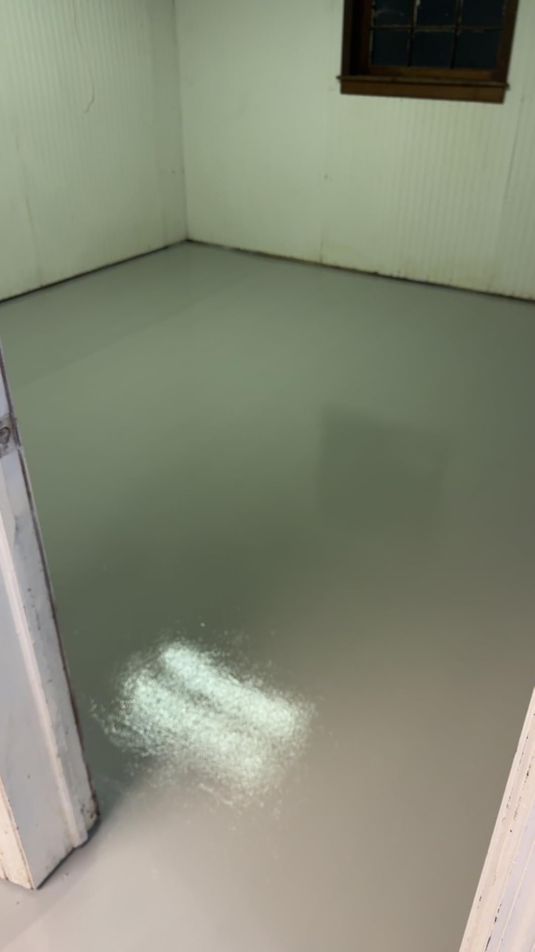 KILZ 1-Part Epoxy Concrete & Garage Floor Paint, Slate Gray, 1 Gallon customer photo 2