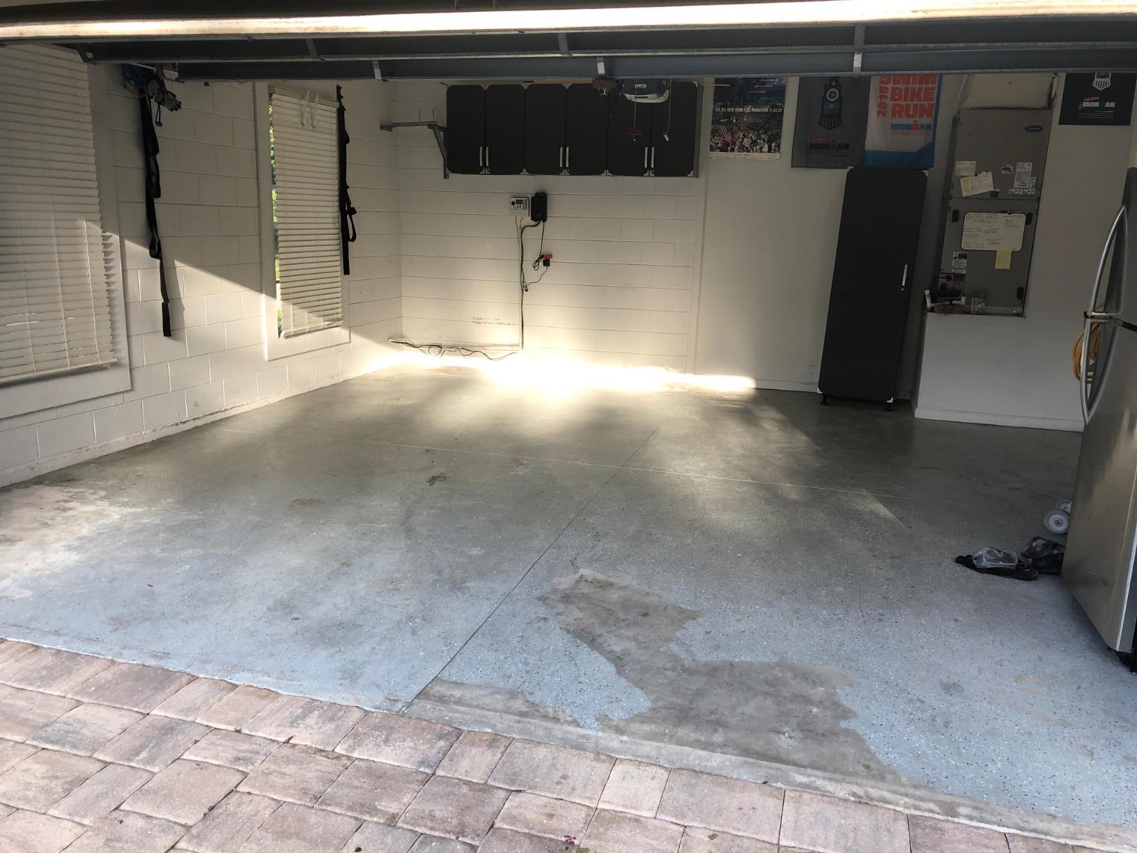 Rust-Oleum RockSolid Garage Floor Coating Kit, Gray, 2.5 Car Kit customer photo 2