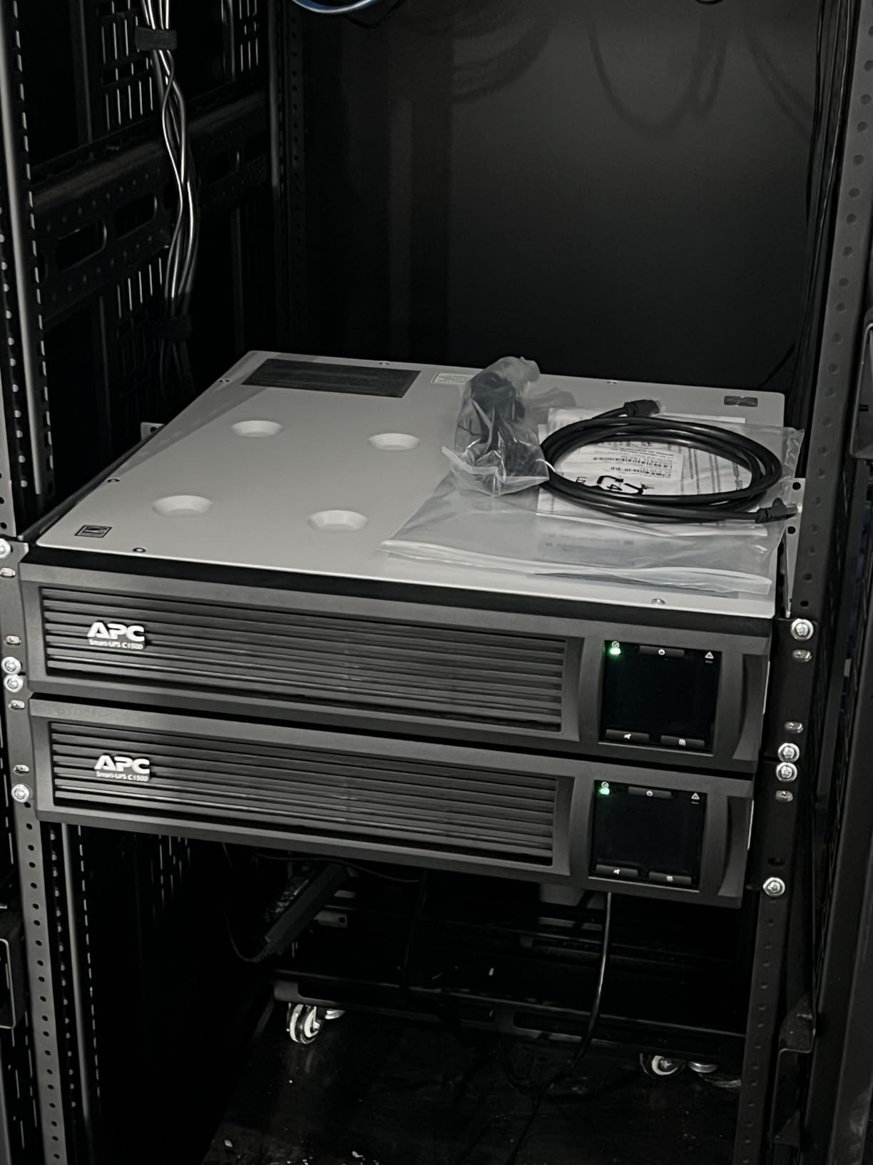 APC Smart-UPS 1500VA/900W Rackmount UPS, Line Interactive, SMC1500-2UC | Rack UPS for servers, storage, network closets. 120V, Six (6) NEMA 5-15R Outlets, AVR, LCD customer photo 1