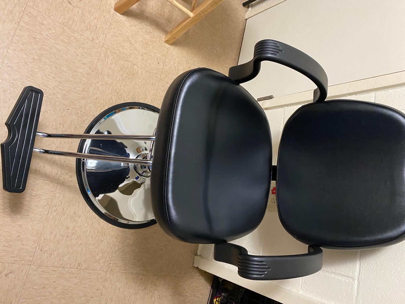 Hair Beauty Salon Equipment Black Hydraulic Barber Styling Chair customer photo 2