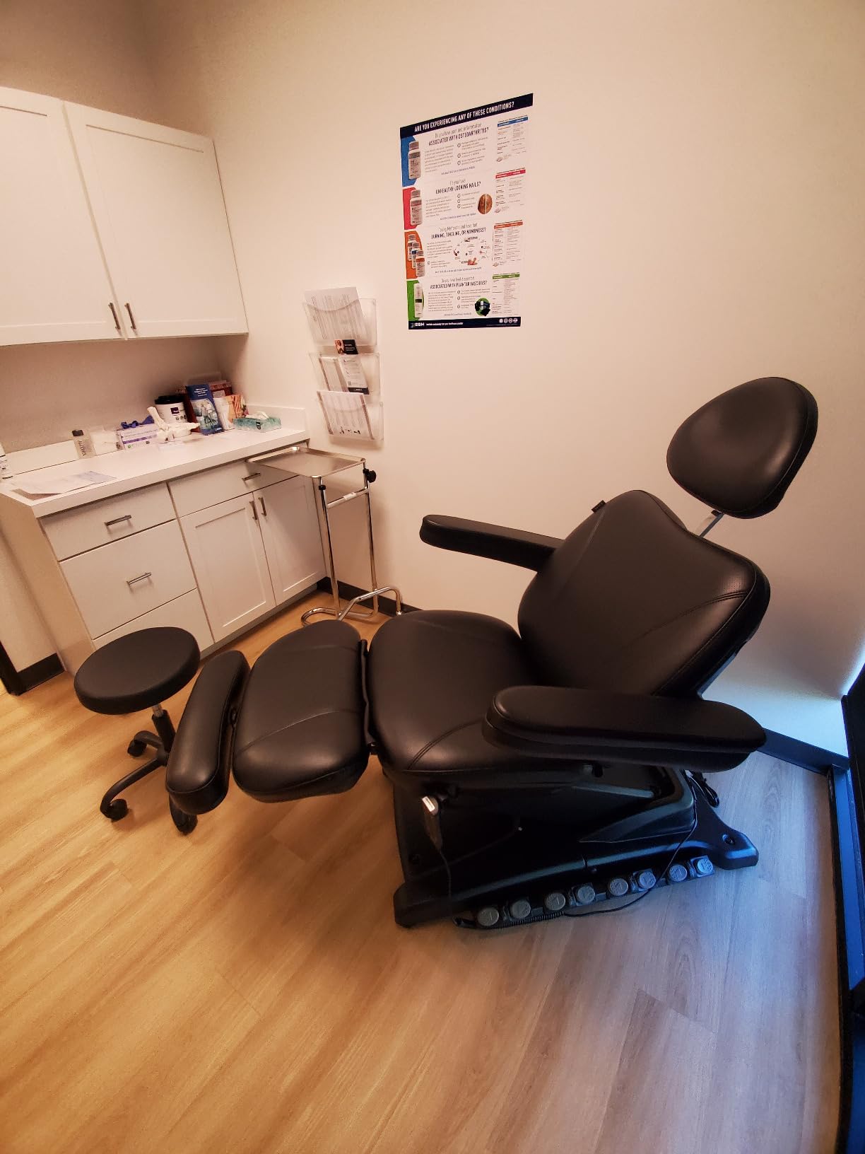 Dir Full Electrical 4 Motor Facial Beauty Bed - Doctor, Tattoo, Medical Podiatry Chair - Spa Aesthetic Chair with Thermal Heated Seats Apollo, Black customer photo 2