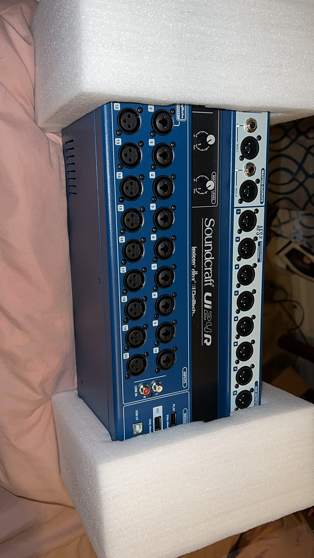 Soundcraft Ui24R Rack-Mountable Digital Audio Mixer with onboard Signal Processing customer photo 1