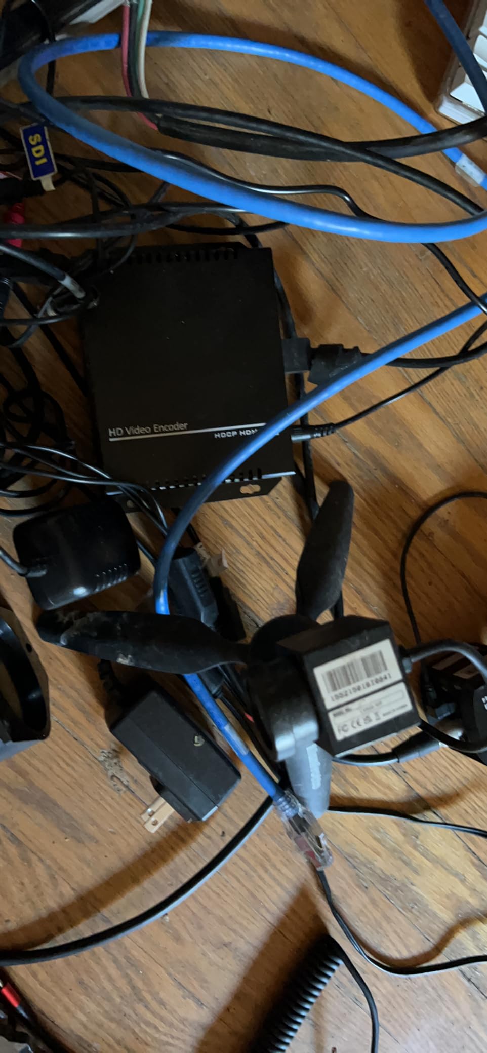 HEVC H.265 H.264 SD HD 3G SDI to IP Encoder IPTV HD Video Audio Live Streaming Encoder HD-SDI Transmitter with HTTP, RTSP, UDP, SRT, HLS, RTMP, Multicast, Unitcast customer photo 1