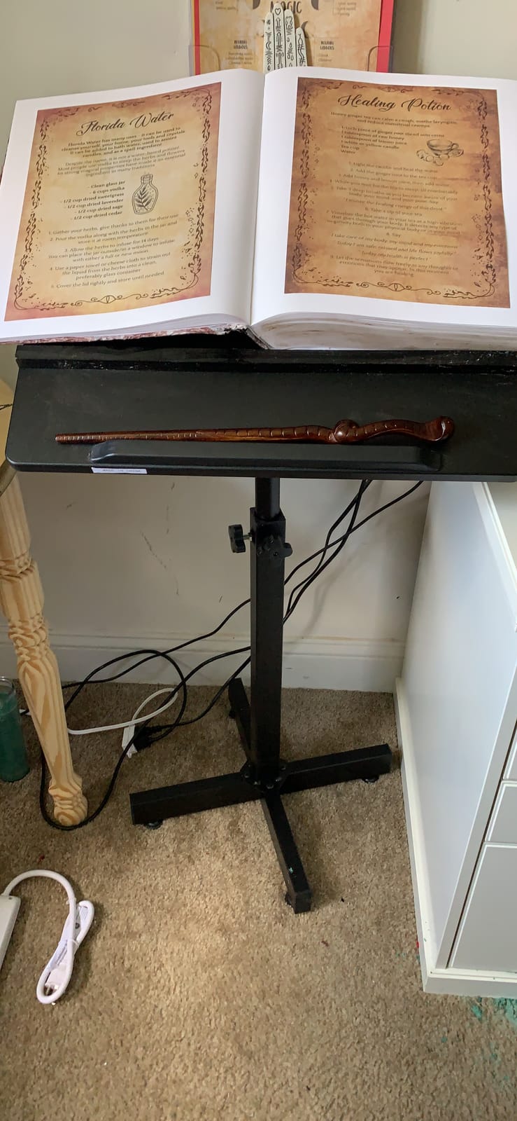 Bonnlo Classic Lectern Podium Stand, Height Adjustable Mobile Podium, Multi-Purpose Tabletop for Speech, Lecture, Church, Reading or Laptop Desk with Edge Stopper, Black customer photo 2
