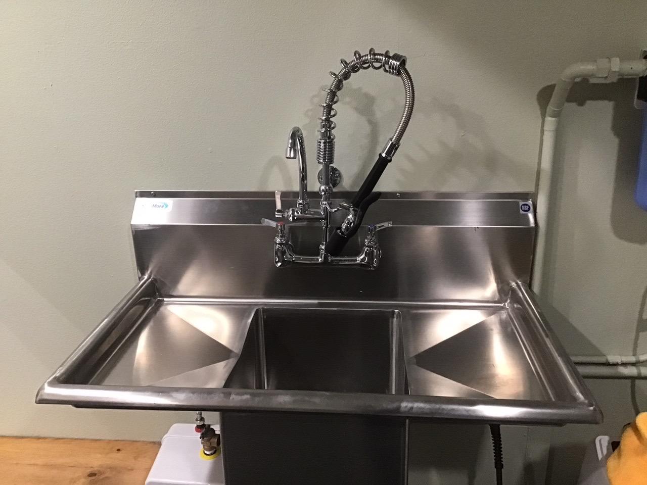 KoolMore 1 Compartment Stainless Steel NSF Commercial Kitchen Prep & Utility Sink with 2 Drainboards - Bowl Size 14