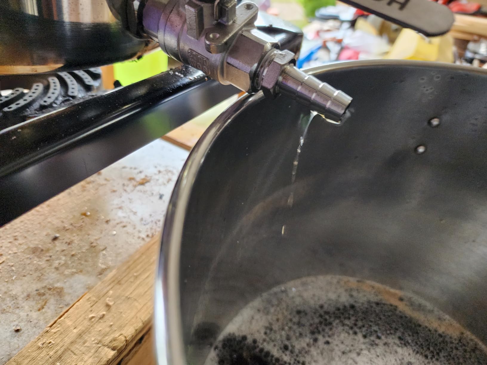 BREWSIE Stainless Steel Home Brew Kettle w/Dual Filtration. Equip with False Bottom Thermometer and Ball Valve for Brewing (8 Gal/ 32 QT)… customer photo 2