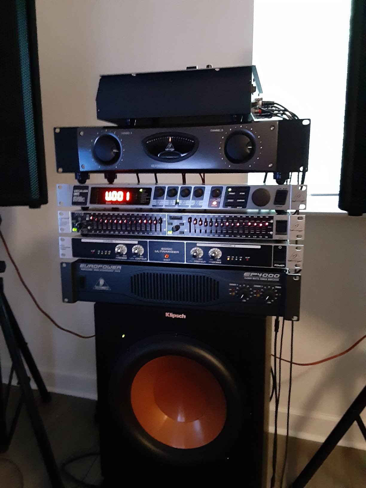 Behringer A800 Professional 800 Watt Reference-Class Power Amplifier customer photo 1
