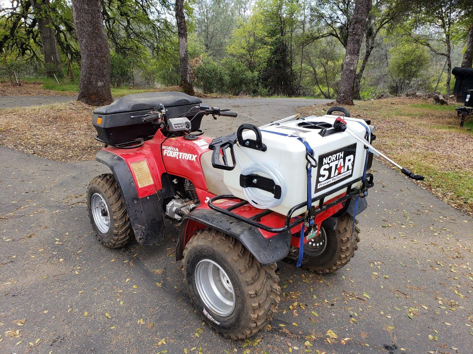NorthStar ATV Boomless Broadcast/Spot Sprayer, 16-Gal., 2.2 GPM, 70 PSI customer photo 1