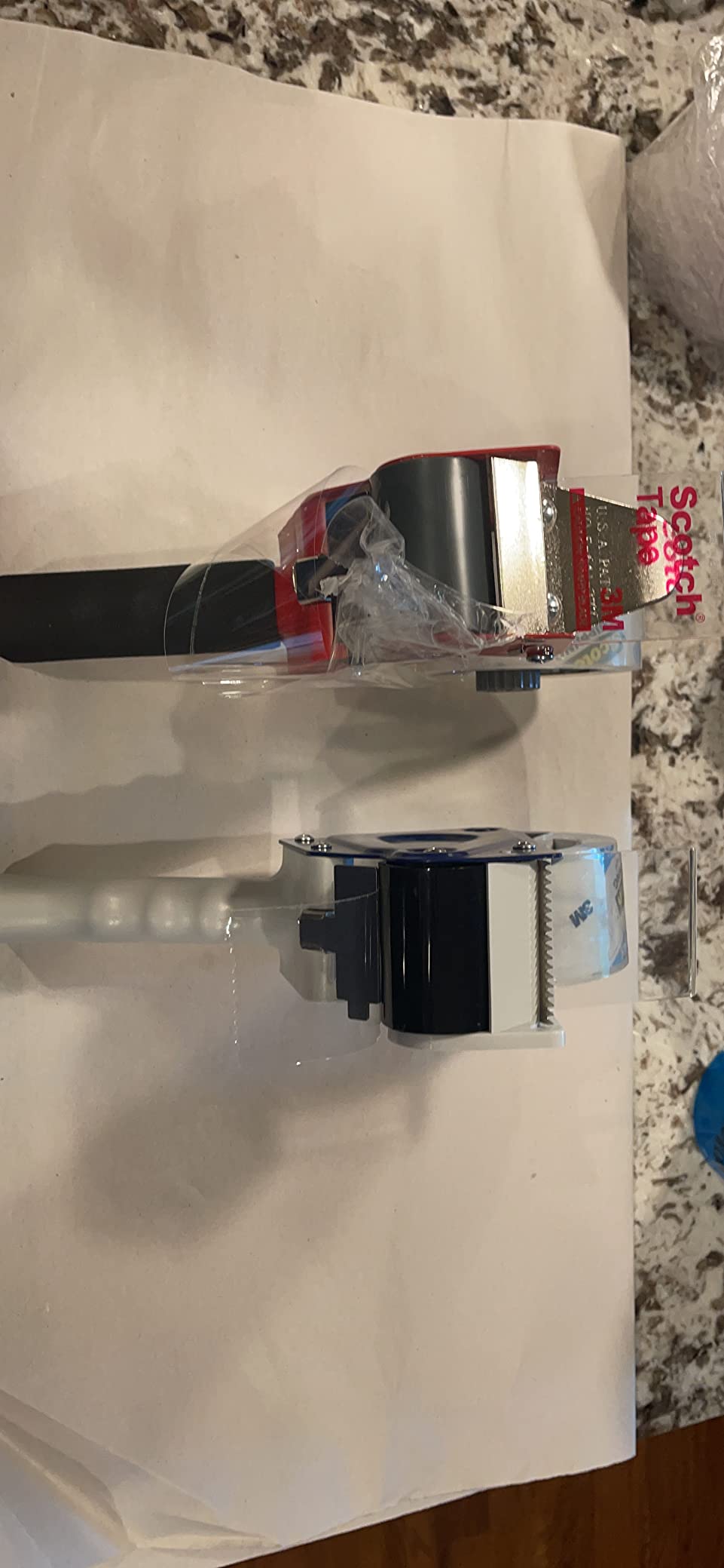 Amazon Basics Packaging Tape Dispenser Gun, Easy-to-Use, Side Load Design, Well Built, for 1.88-Inch Wide Packing Tape customer photo 1