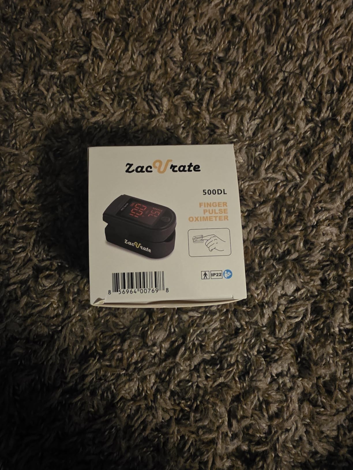 Zacurate 500 Series Fingertip Pulse Oximeter Blood Oxygen Saturation Monitor with Silicon Cover, Batteries and Lanyard (Royal Black) customer photo 1