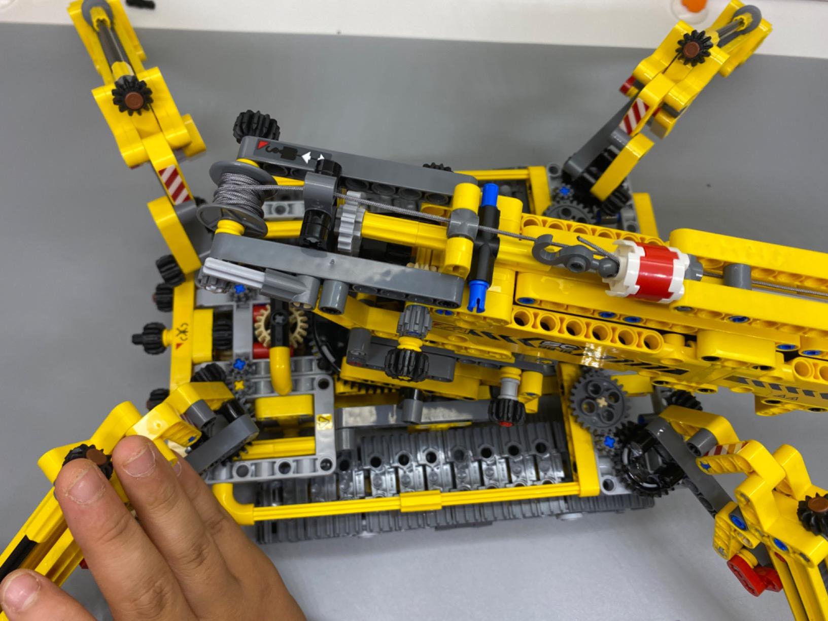 LEGO Technic Compact Crawler Crane 42097 Building Kit (920 Pieces) customer photo 1