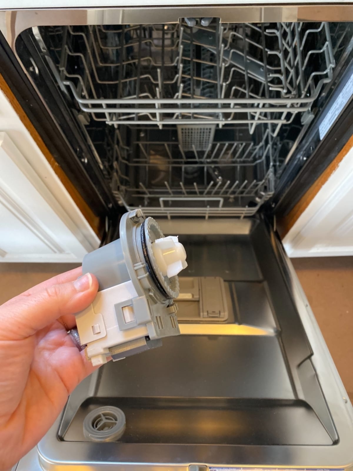 FRIGIDAIRE 18 in. ADA Compact Front Control Dishwasher in Stainless Steel with Dual Spray Arms, 52 dBA, includes room-of-choice delivery customer photo 1