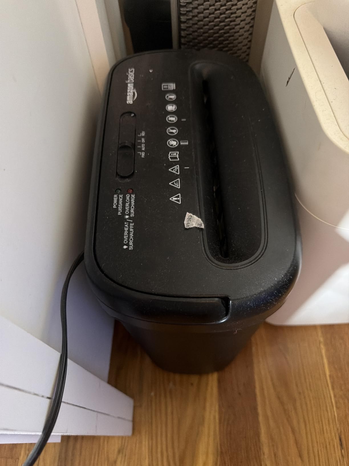 Amazon Basics 18 Sheet Cross Cut Paper, CD, and Credit Card Shredder with 6 Gallon Bin, 30 Minutes Continuous Run Time, Black customer photo 1