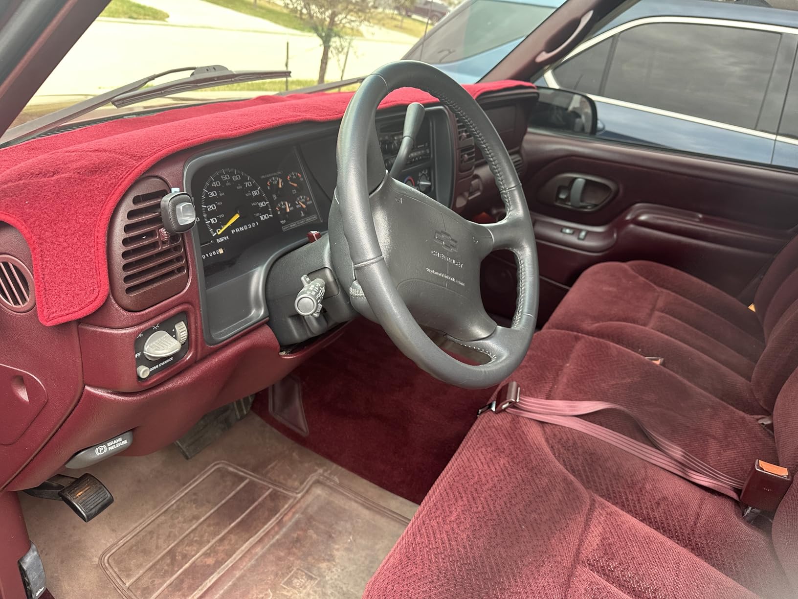 Dash Cover Mat Fit for 1999-2006 GMC Sierra/Chevy Chevrolet Silverado 1500 2500 3500 HD, 2000-2006 GMC Yukon/Yukon XL/Chevy Suburban Tahoe Avalanche, Dashboard Pad Carpet Protector (99-06 Black) Y44 customer photo 2