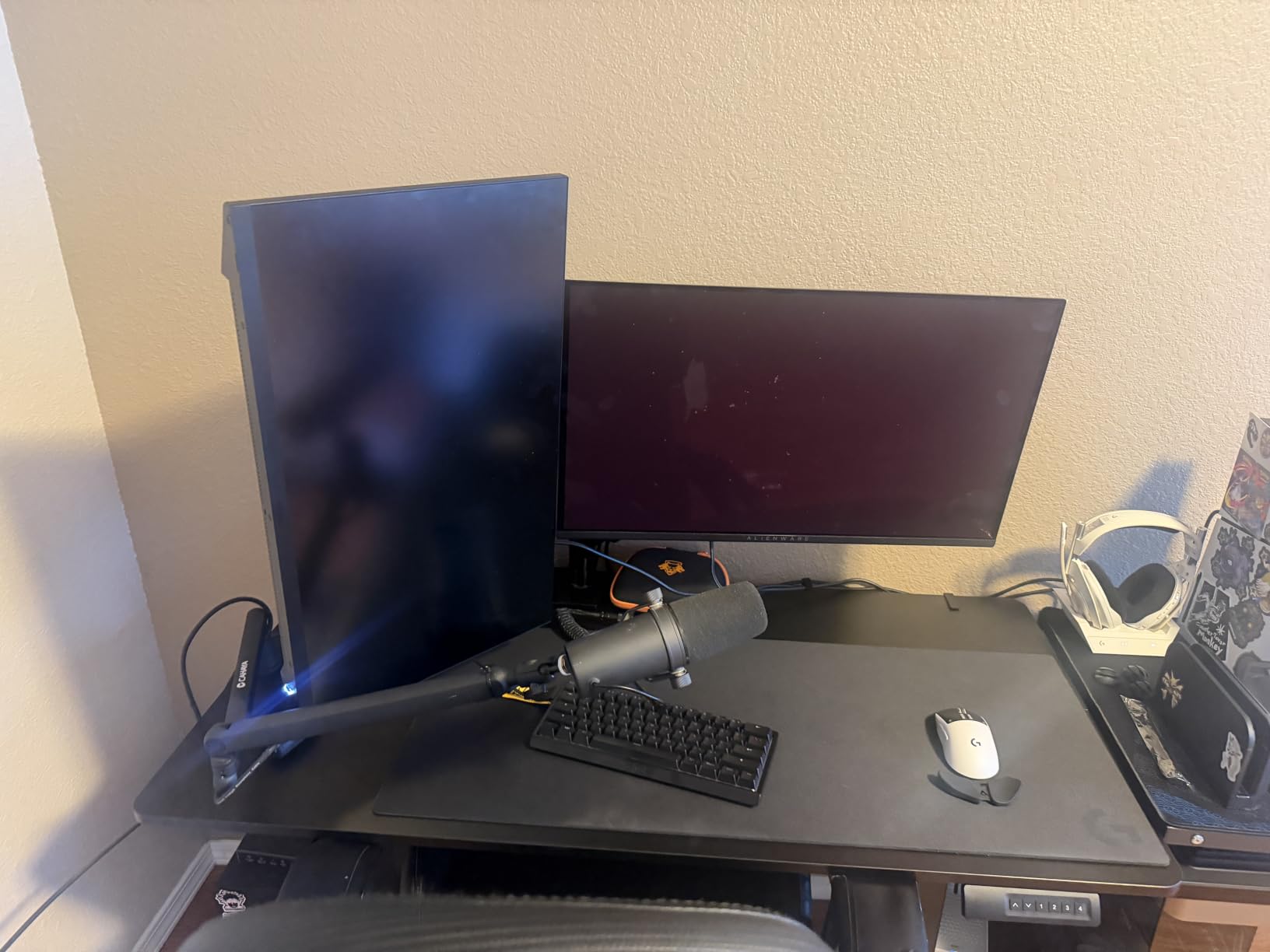 HUANUO FlowLift™ Dual Monitor Stand, Fully Adjustable Gaming Monitor Desk Mount for 13–32″ Computer Screens, Full Motion VESA 75x75/100x100 with C-Clamp & Grommet Base, Each Arm Holds 4.4 to 19.8 lbs customer photo 2