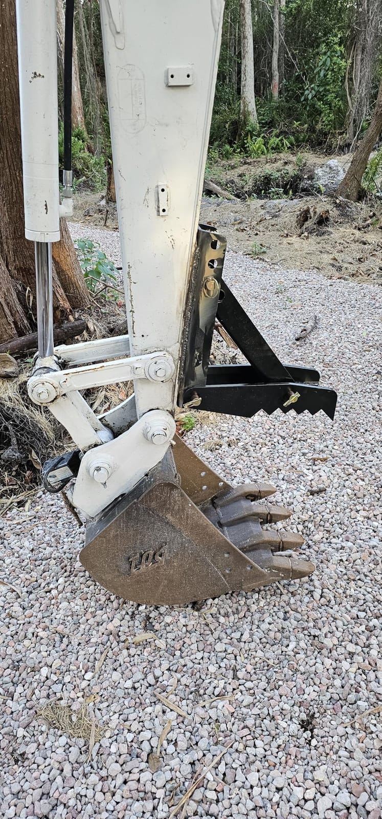 32 inch Backhoe Excavator Thumb Attachments Weld On Adjustable Boom Tractor Excavator 1/2Inch Teeth Thick Steel Plate Assembly 12MM Bolt-On Design customer photo 2