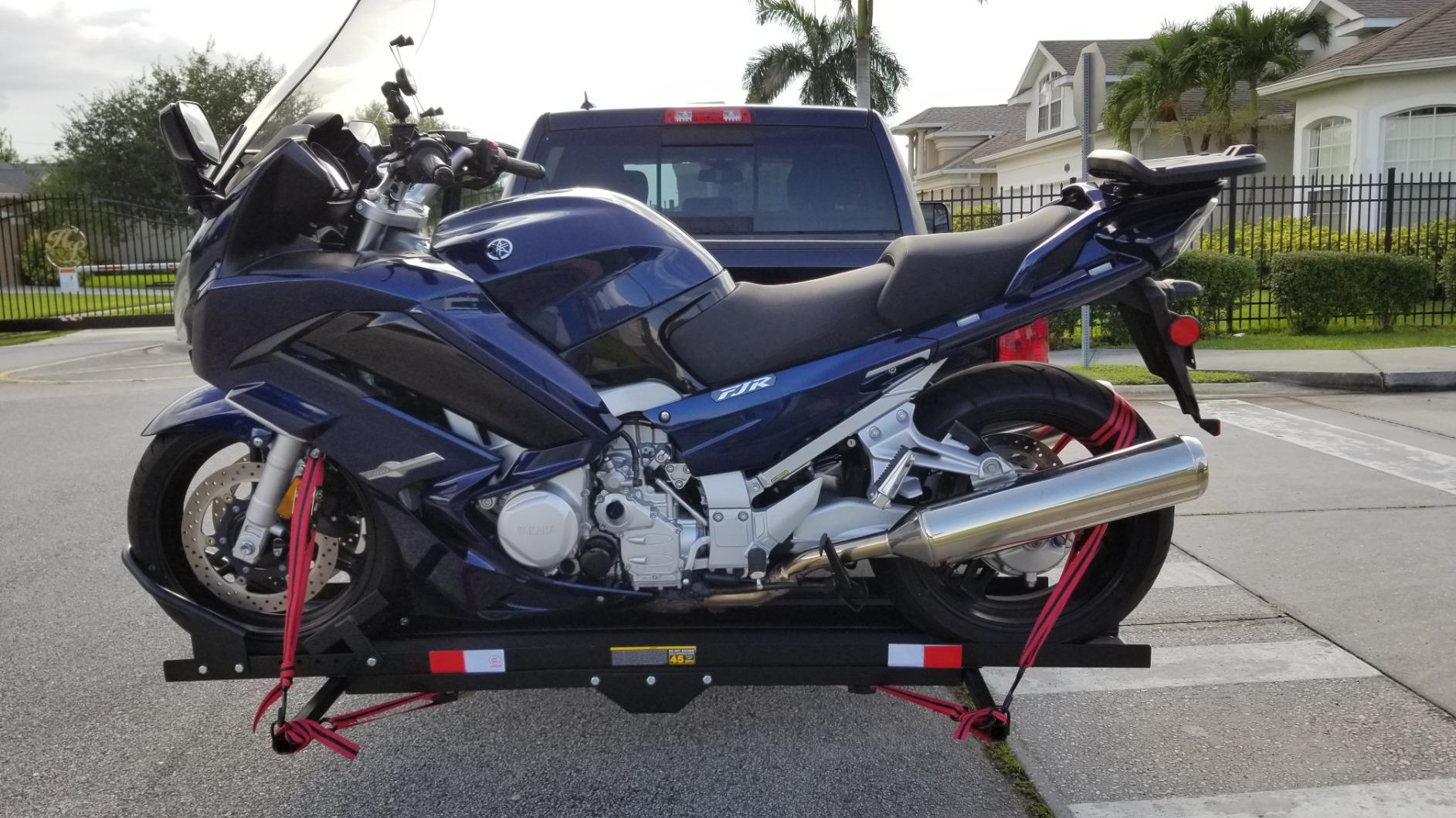 Goplus Motorcycle Hitch Carrier, 600LBS Motorcycle Carrier Hitch Mount with 2 Straps, Loading Ramp, Dirt Bike Trailer, Heavy Duty Motor Cycle Rack, Fit Up to 7.5