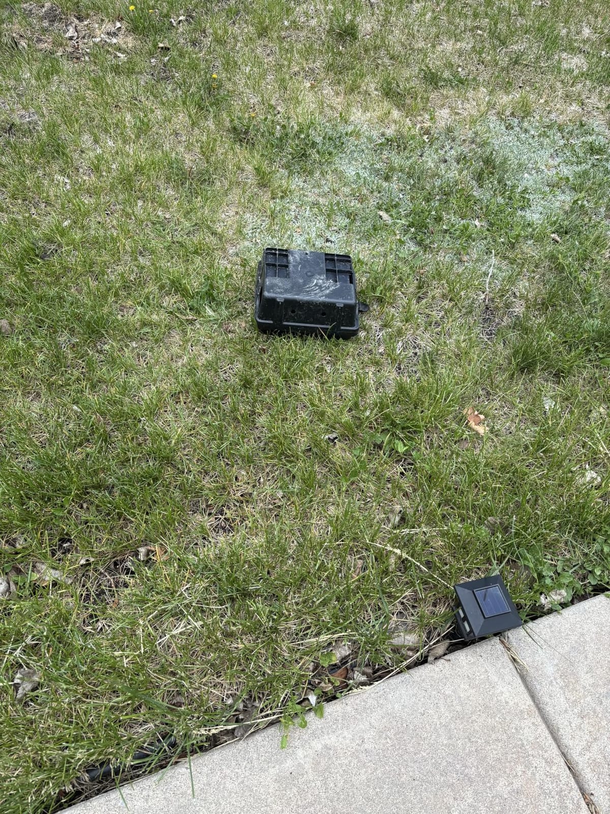 Outpost Rat Bait Station | Single Station Targets Small Mice Up to Large Rats | Position Horizontal or Vertical | Made in USA customer photo 2