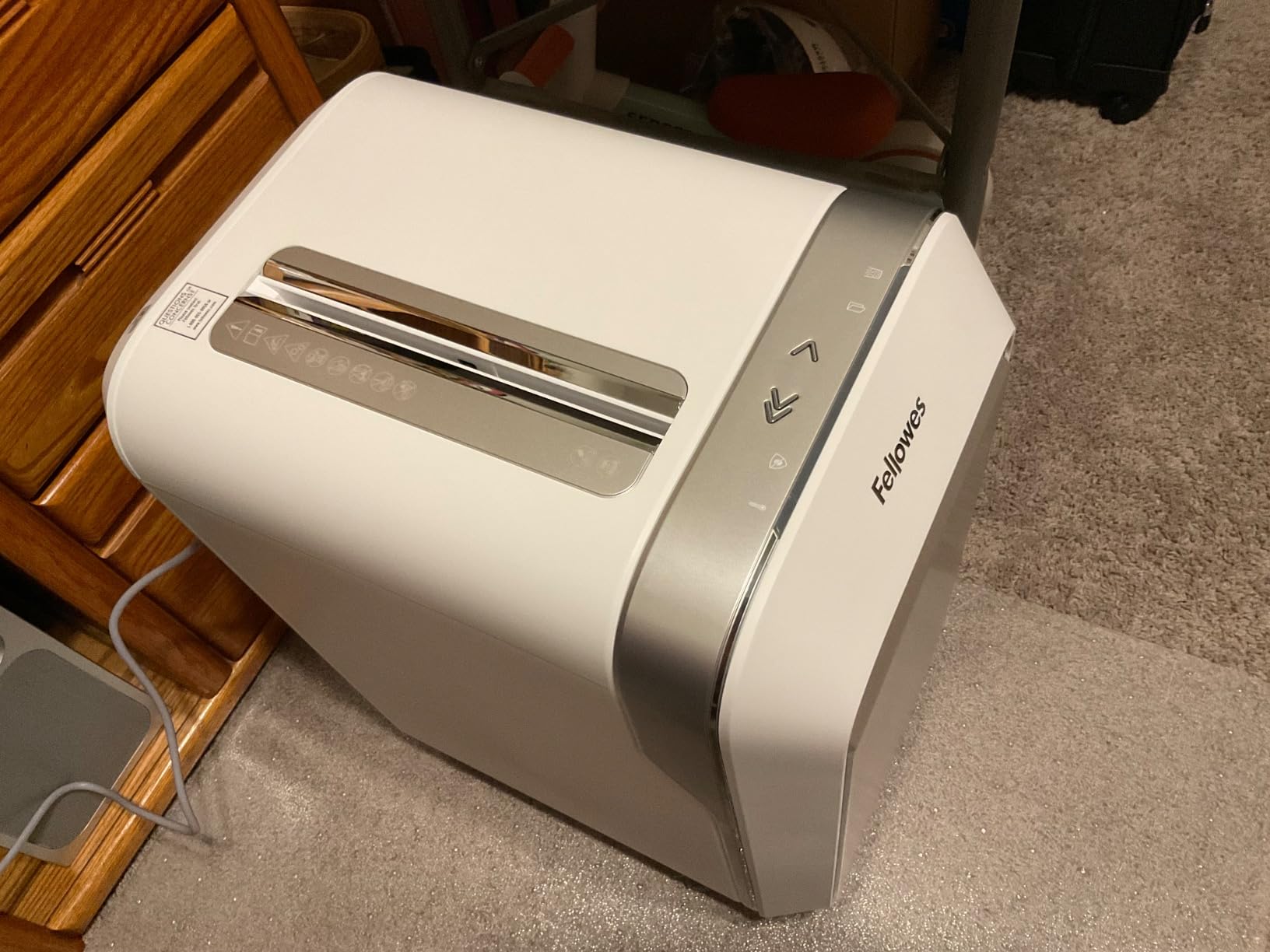 Fellowes Powershred LX220 Micro-Cut Paper Shredder, White customer photo 1