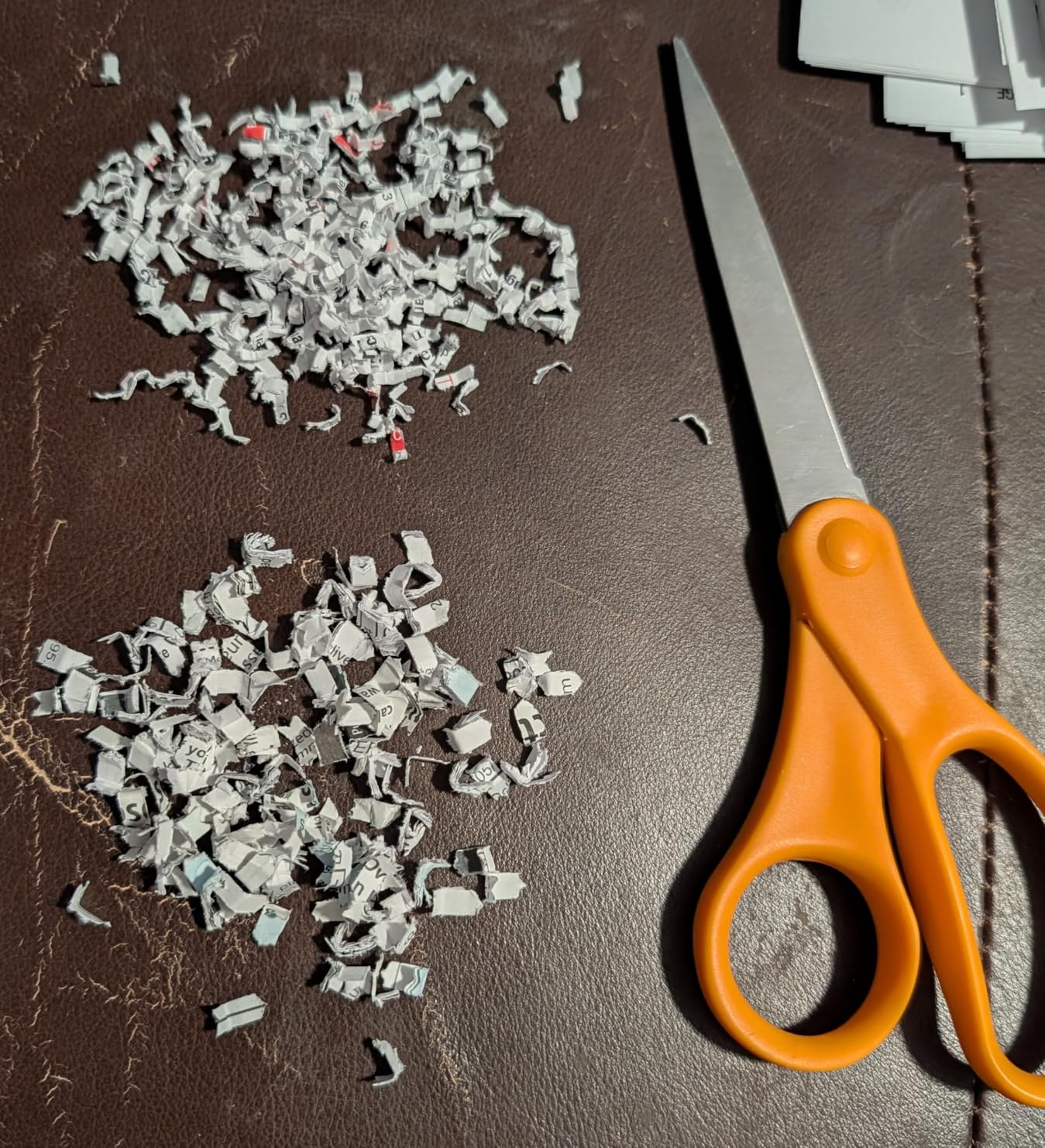 Fellowes Powershred LX220 Micro-Cut Paper Shredder, White customer photo 2