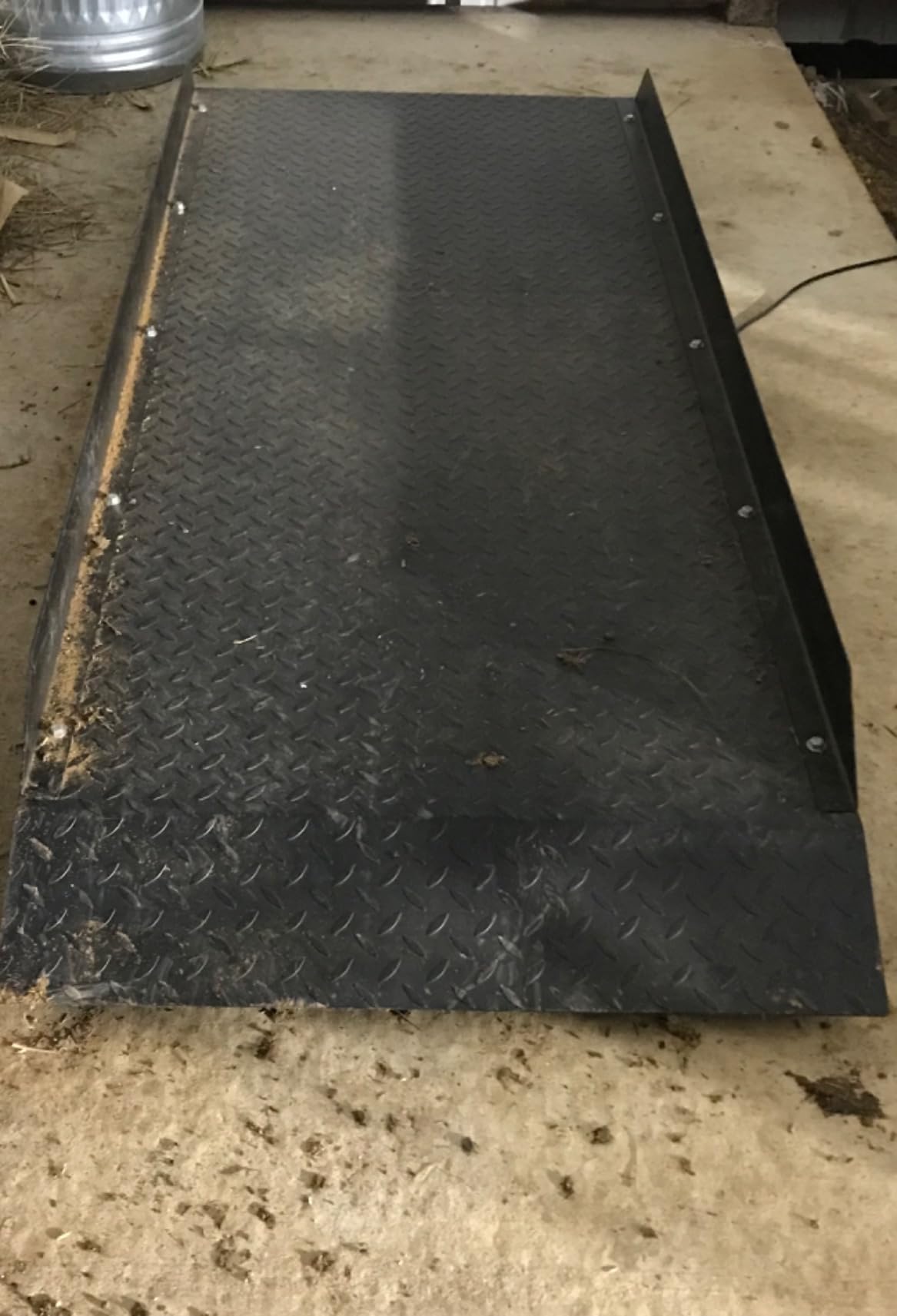 Large Farm Animal Scale/Digital Livestock Weighing Equipment, Capacity 4000 x 1 lb for Cattle, Horse, Goat, Cow, Alpaca, etc. (84x30) customer photo 1