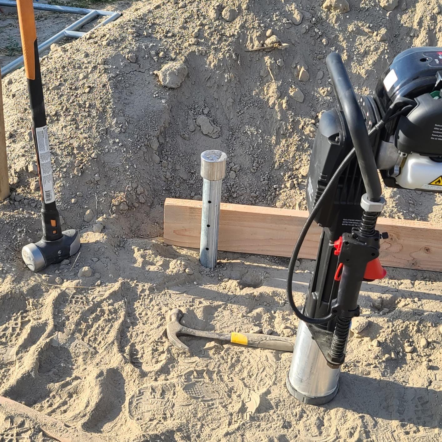 XtremepowerUS 38cc Gas Powered Fence Post Driver, 4-Stroke T-Post Driver, Heavy Duty Gasoline Pile Driver for T-Posts, Ground Rods & Steel Stakes, EPA Certified, Rolling Carry Case customer photo 2