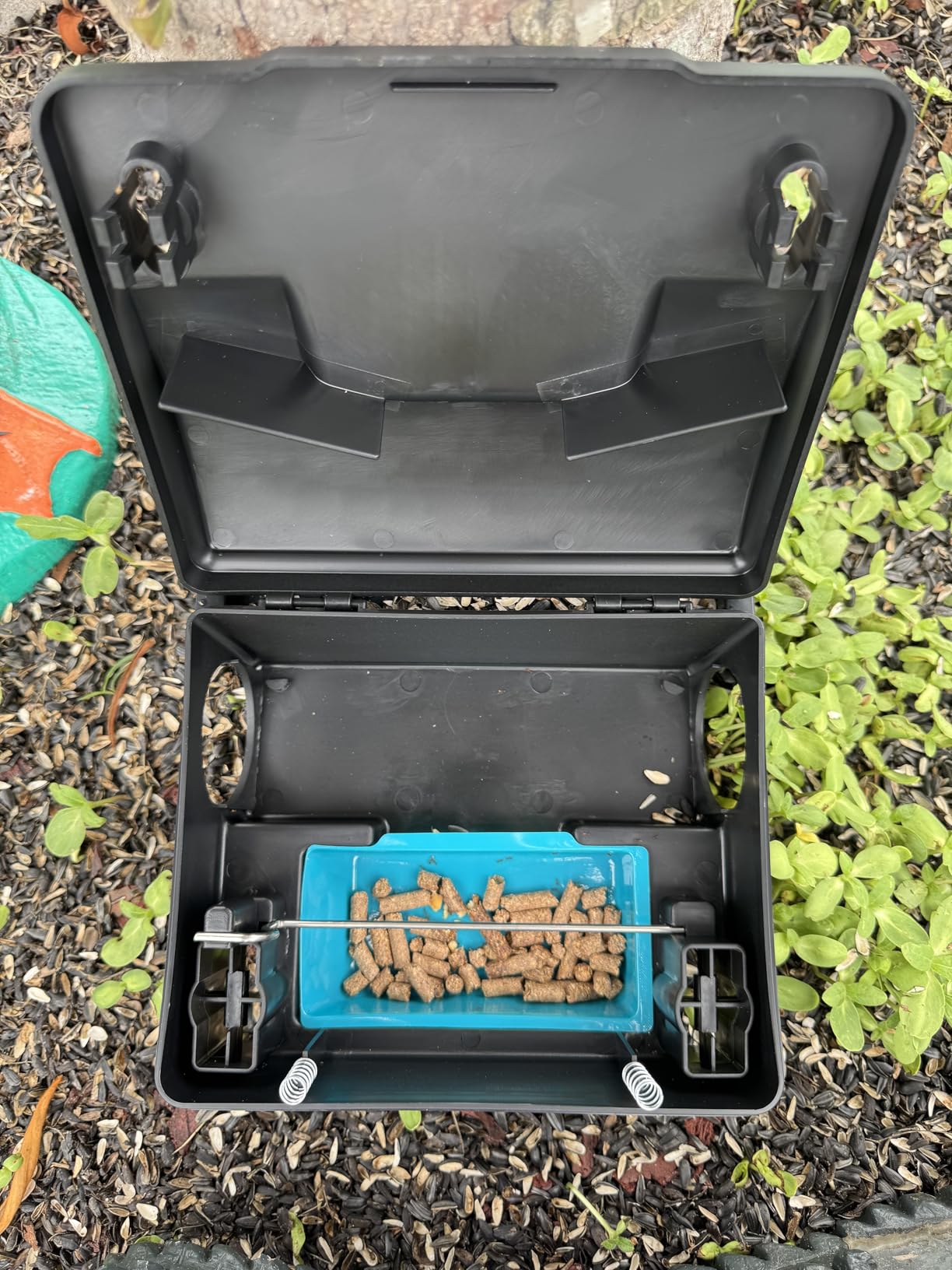 Kat Sense Rat Bait Station Traps, Reusable Humane Rodent Box Against Mice Chipmunks N Squirrels That Work, Smart Tamper Proof Cage House to Secure Bait Block and Pellets, Mouse Bait Station Outdoor customer photo 1