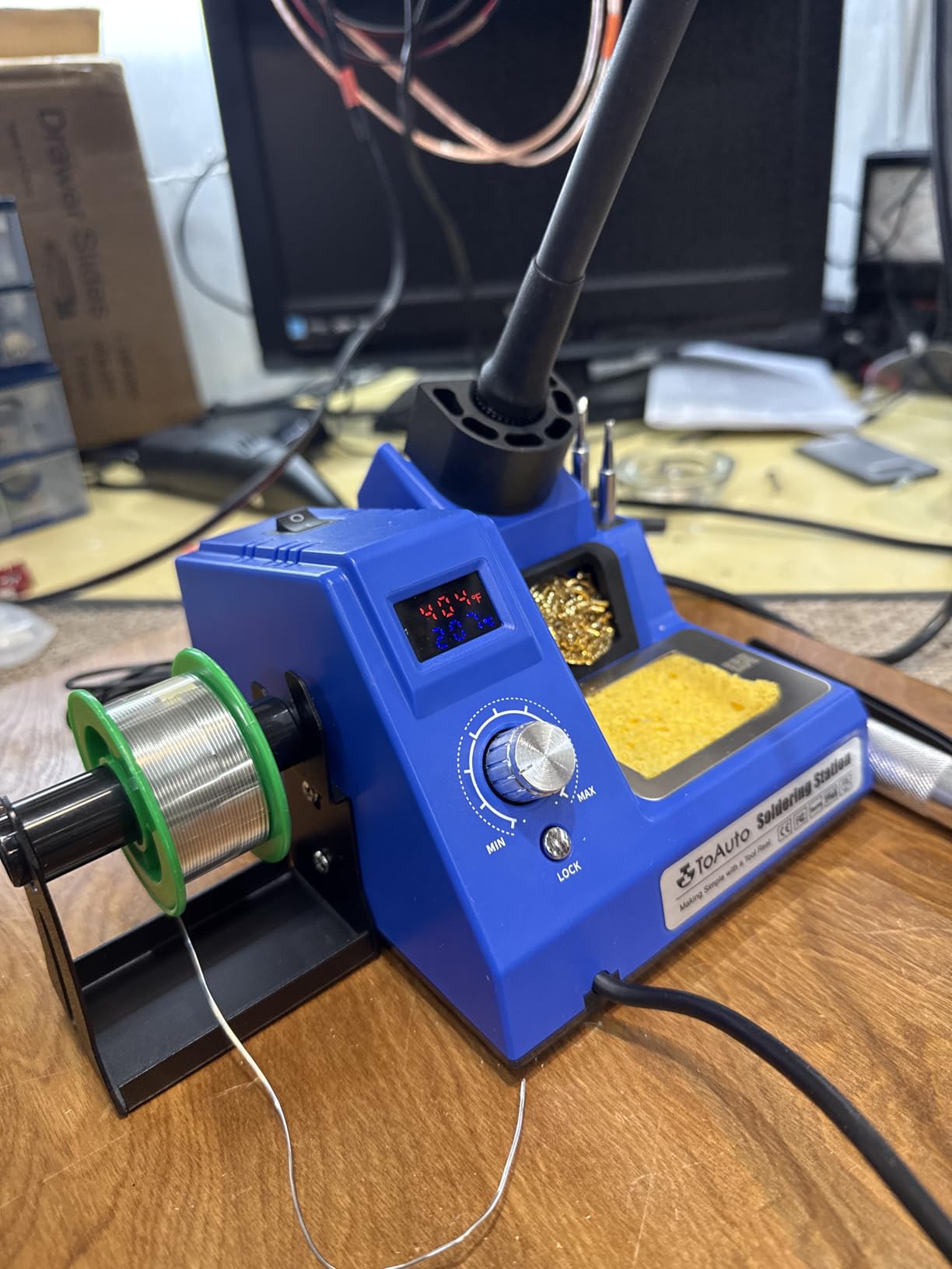 TOAUTO DS90 Soldering Station-°F & °C Dual Digital Display Soldering Iron Station Kit,90W Soldering Iron,302℉- 842℉ Temperature, Anti-Static & Grounding Wire, Auto Standby & Sleep,5 Solder Tips, Blue customer photo 1
