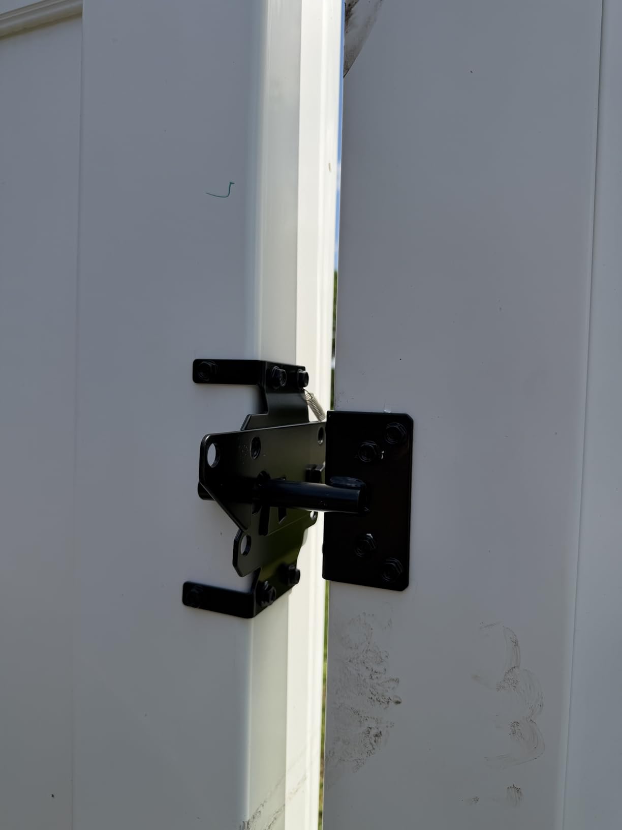 Self-Locking Gate Latch Heavy-Duty for Wood Gate, Steel Black, 1pcs customer photo 1