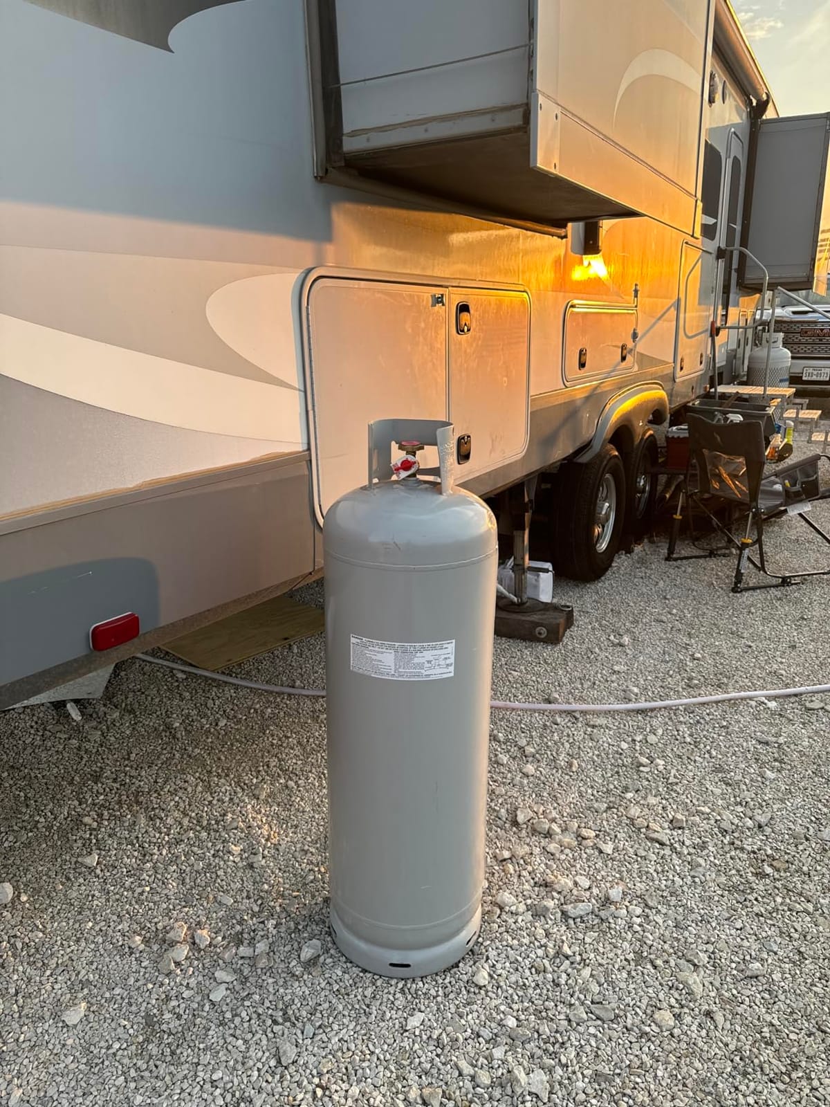 New 100 lb Steel Propane Cylinder with CGA510 Valve - DOT / TC Approved customer photo 2