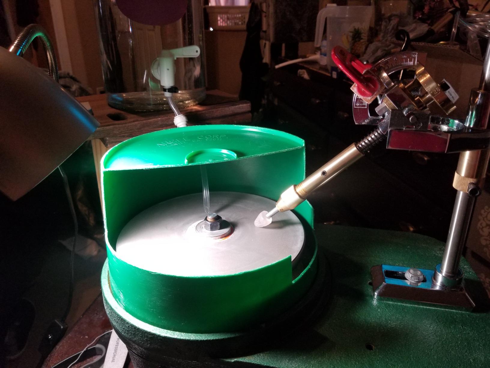 VEVOR Gem Faceting Machine 180W Jade Grinding Polishing Machine 2800RPM Rock Polisher with Faceted Manipulator and 1 Bag of Triangle Abrasive for Jewelry (110V) customer photo 1