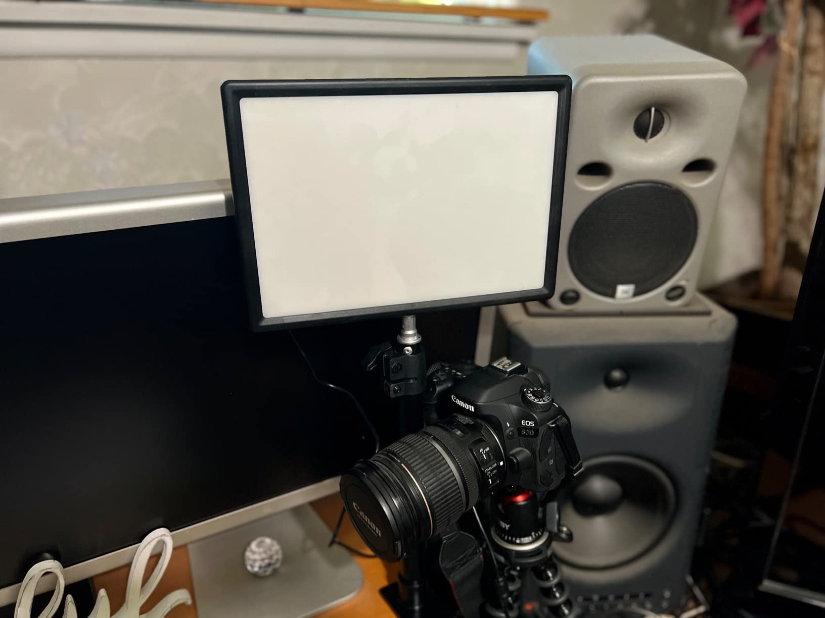 NEEWER LED Video Soft Light Panel,19.5W Ultra Slim Dimmable Bi Color Studio Camera Light with 2PCS 4000mAh Built in Lithium Batteries, 3200-5600K CRI95+ for Photography Video Recording Live Streaming customer photo 2