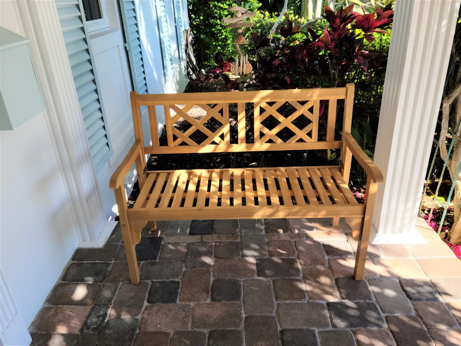 GIANTEX 4 Ft Foldable Outdoor Bench, Acacia Wood Outside Loveseat with Curved Backrest and Armrest, 705Lbs Weight Capacity, Garden Bench for Patio, Park, Porch, Balcony customer photo 2