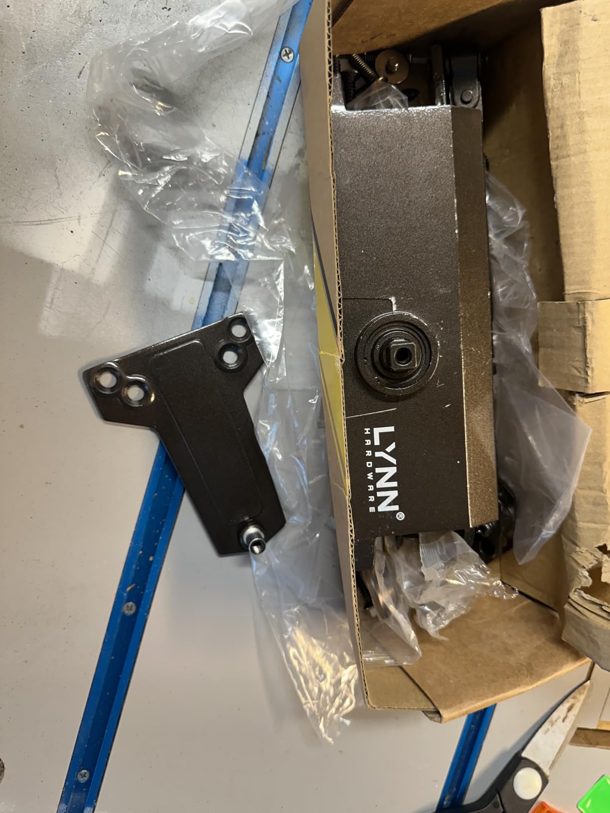 LYNN HARDWARE Medium Duty Automatic Door Closer - Durable Cast Aluminum customer photo 2