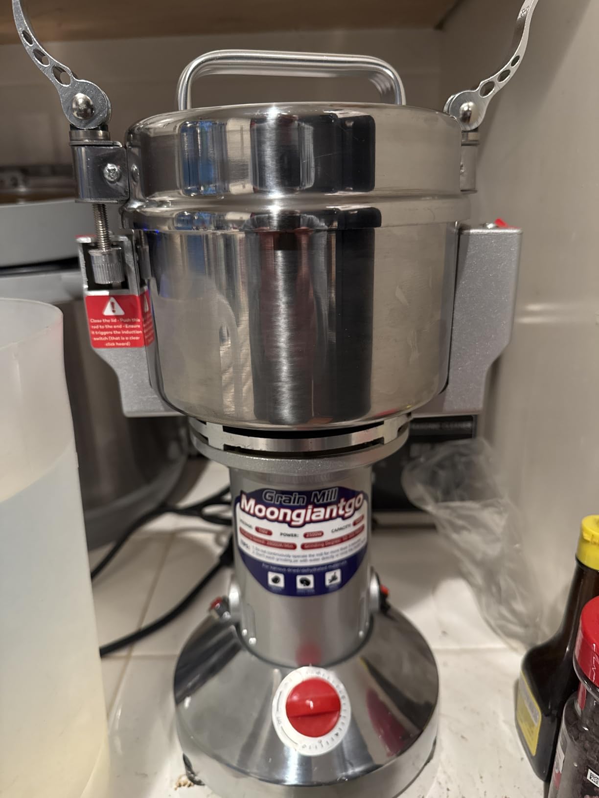 Moongiantgo Grain Mill Grinder Electric 500g Commercial Spice Grinder 2500W Stainless Steel Pulverizer Dry Grinder Grinding Machine (500g Upright, 110V) customer photo 1