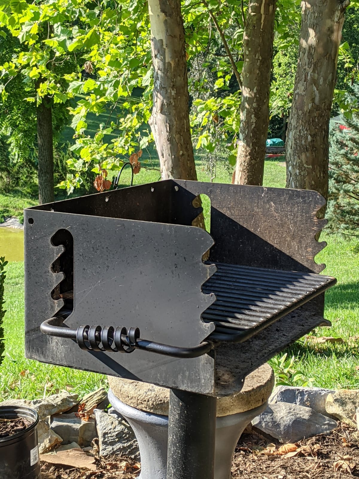 Pilot Rock Q-20 B2 Single Commercial Grade 20 Inch Park Style Charcoal Grill customer photo 2