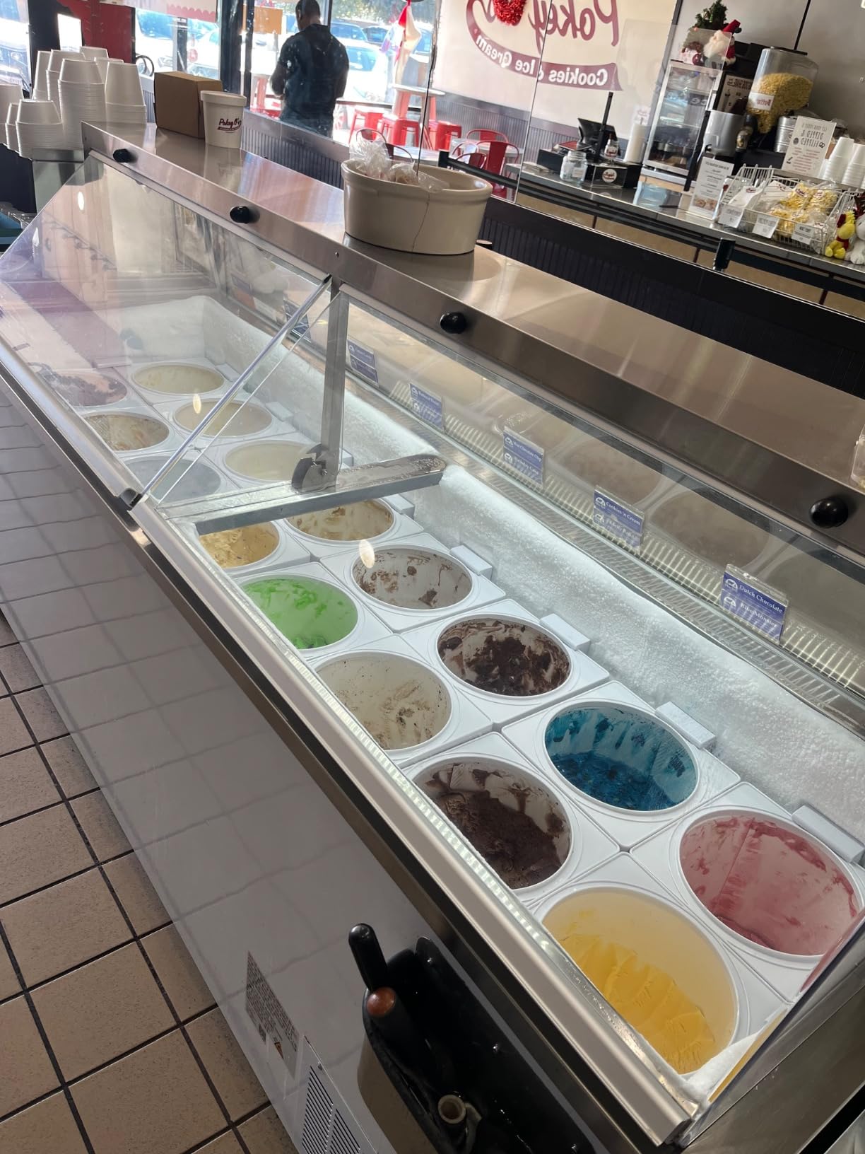 KoolMore - MCF-6C Commercial Ice Cream Freezer Display Case, Glass Top Chest Freezer with 2 Storage Baskets and Clear, Sliding Lid, 5.7 cu. ft. Capacity, White customer photo 1