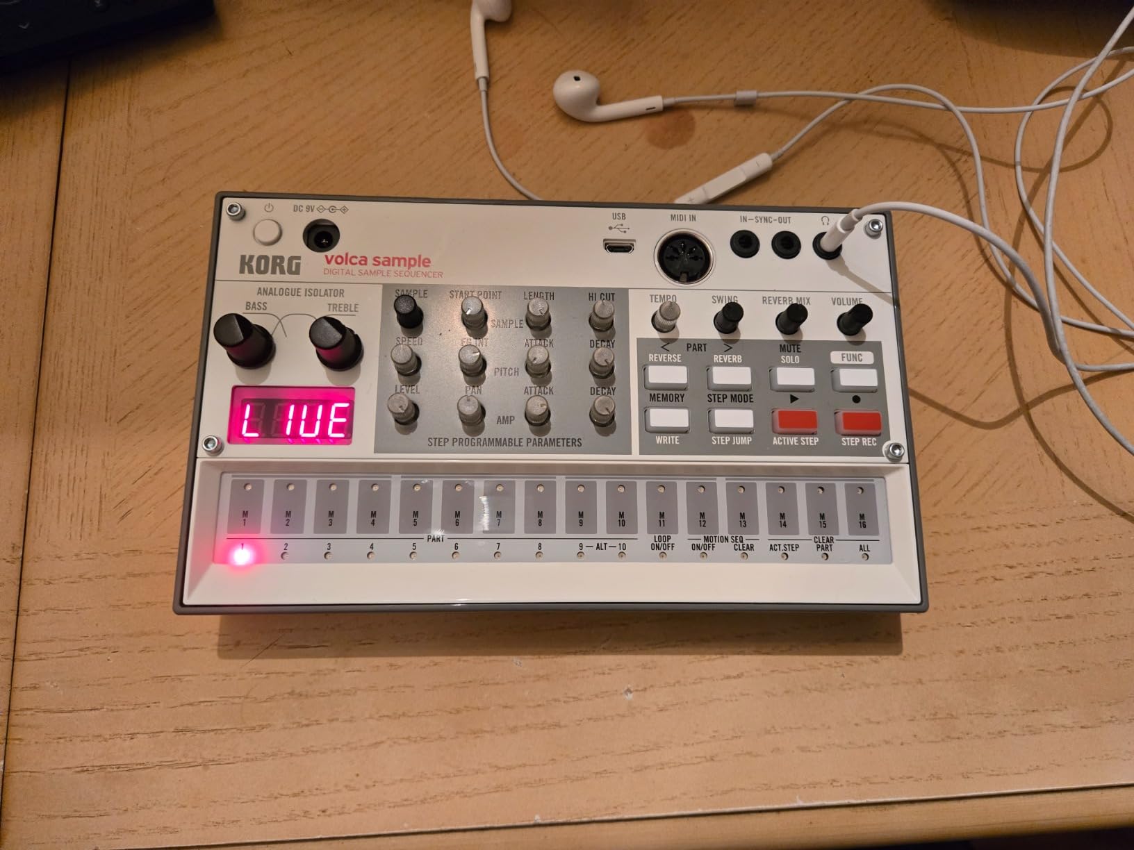 Korg Volca Sample 2 Digital Sample Sequencer Drum Machine with Pattern Chain Mode and 16-step Sequencer customer photo 2