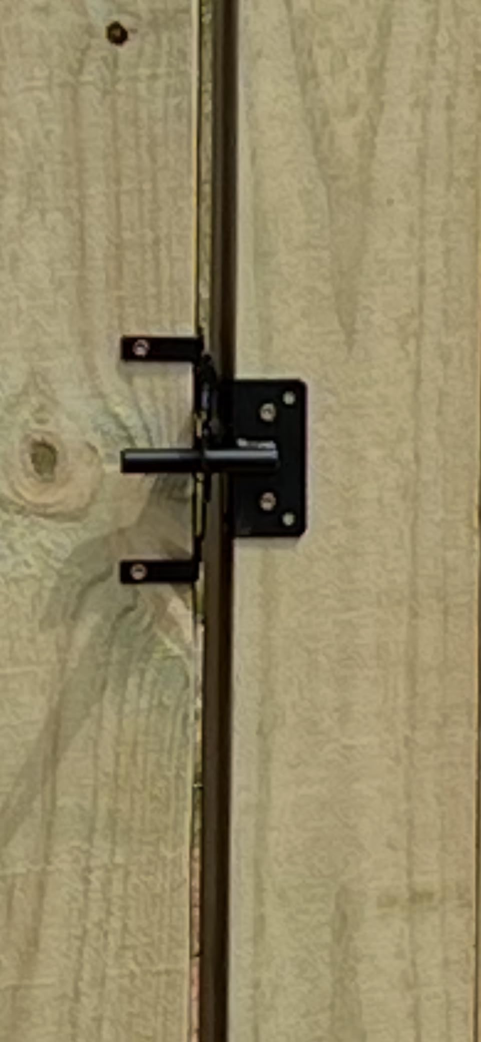 Gate Latches for Wooden Fences Heavy Duty Post Mount Automatic Gravity Lever Spring Self Locking Hardware Wood/Vinyl Fence Gate Lock for Secure Pool/Yard/Garden,Black Finishing,Steel customer photo 1