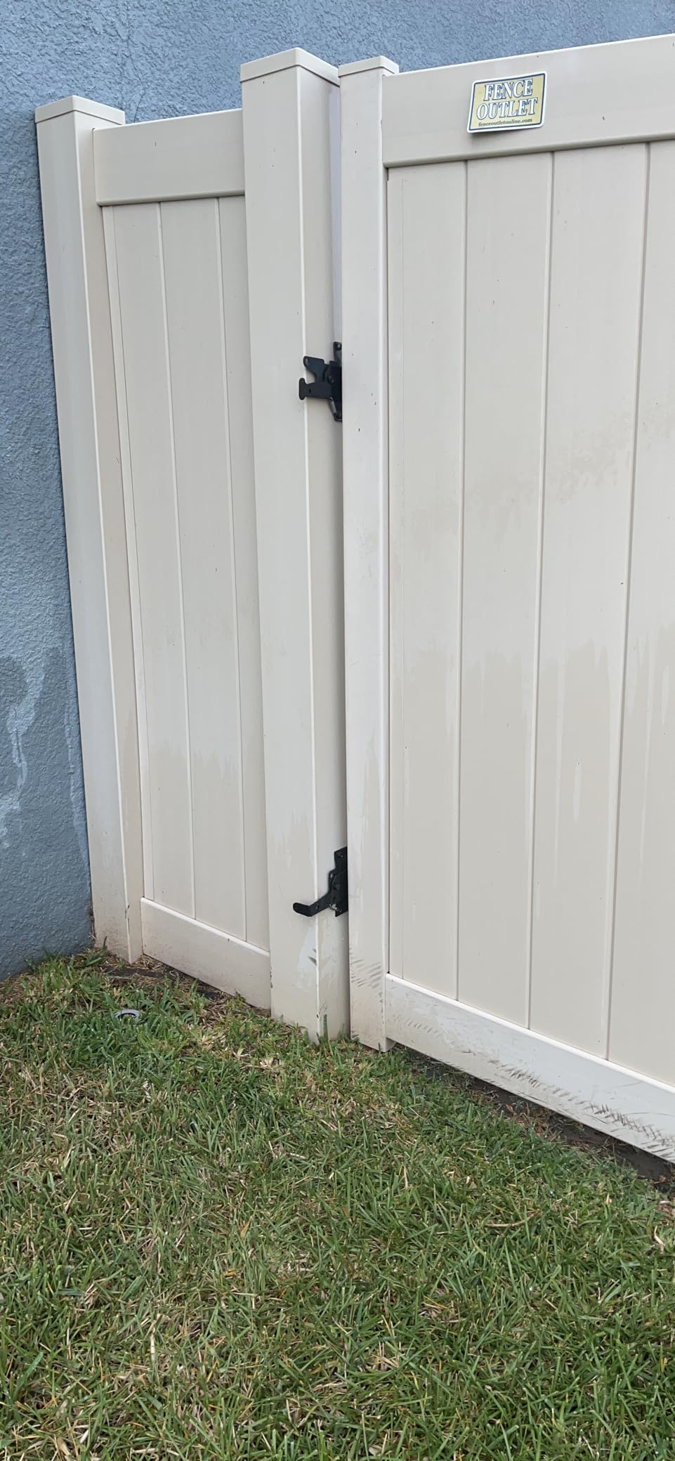 Gate Latches for Wooden Fences Heavy Duty Post Mount Automatic Gravity Lever Spring Self Locking Hardware Wood/Vinyl Fence Gate Lock for Secure Pool/Yard/Garden,Black Finishing,Steel customer photo 2