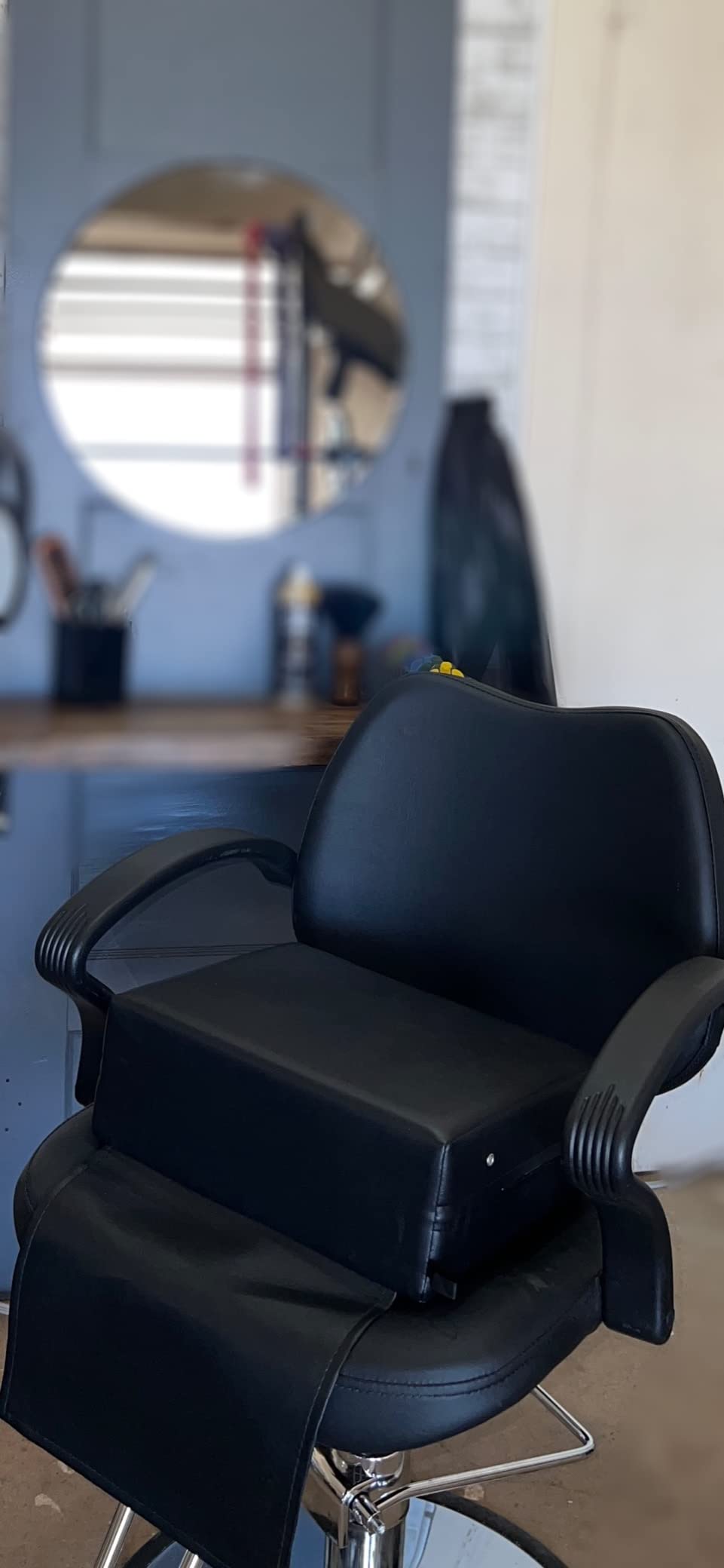 Barber Chair Salon Chair Styling Heavy Duty Hydraulic Pump Stylist Chair Adjustable Hydraulic Chair for Hair Stylist Women Man customer photo 1