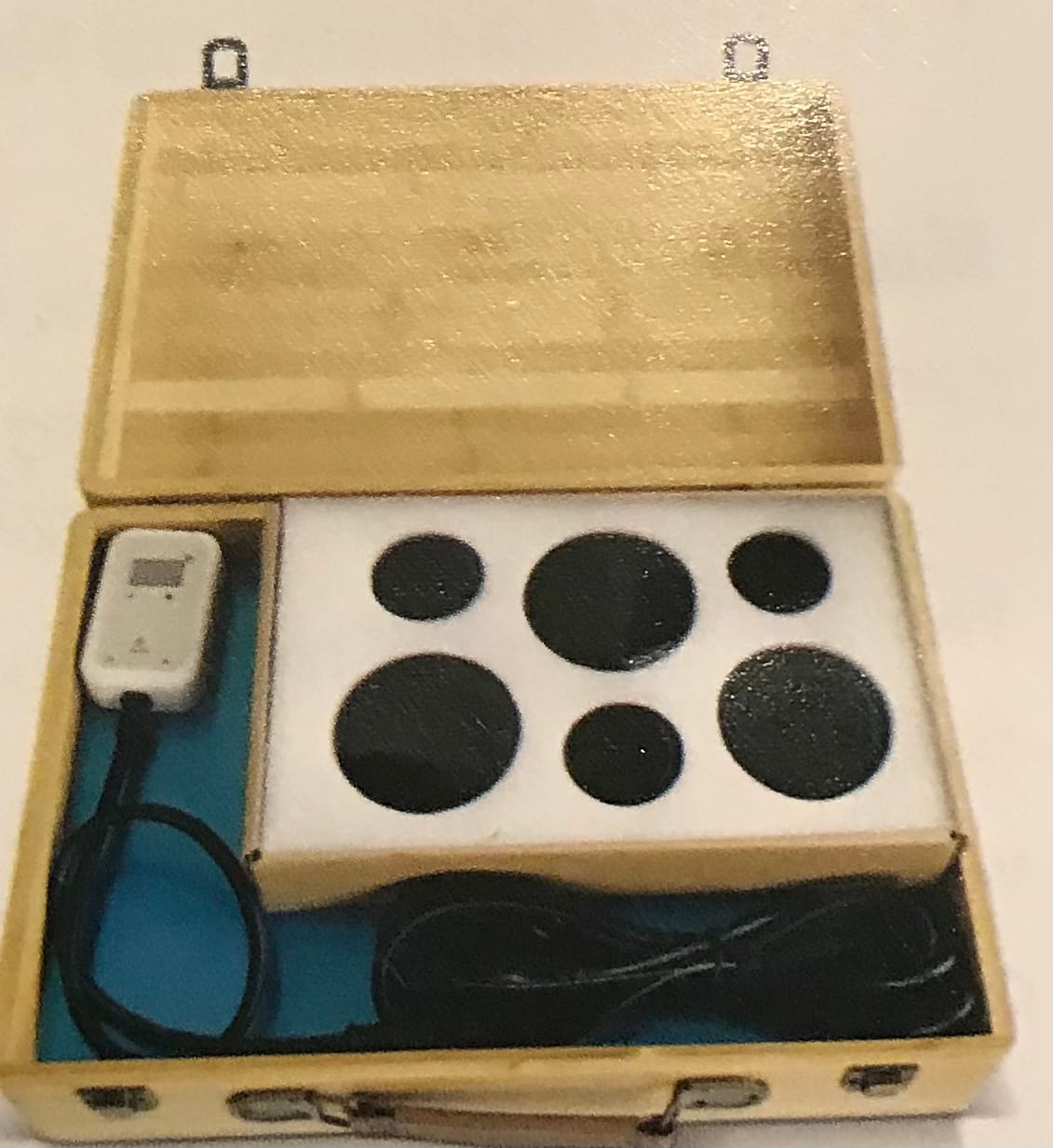 SereneLife Massage Stone Heater Box Set-Electric Spa Portable Heated Rocks Massage Stones and Warmer Set - Heat Rock Massaging Kit 12 Large/Small Black Stone Set w/Bamboo Heating Case PSLMSGST65.5 customer photo 1