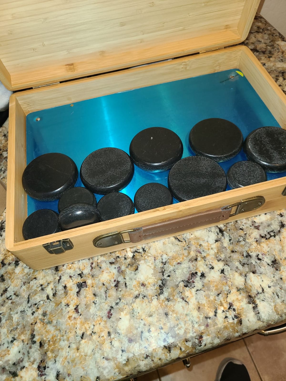 SereneLife Massage Stone Heater Box Set-Electric Spa Portable Heated Rocks Massage Stones and Warmer Set - Heat Rock Massaging Kit 12 Large/Small Black Stone Set w/Bamboo Heating Case PSLMSGST65.5 customer photo 2