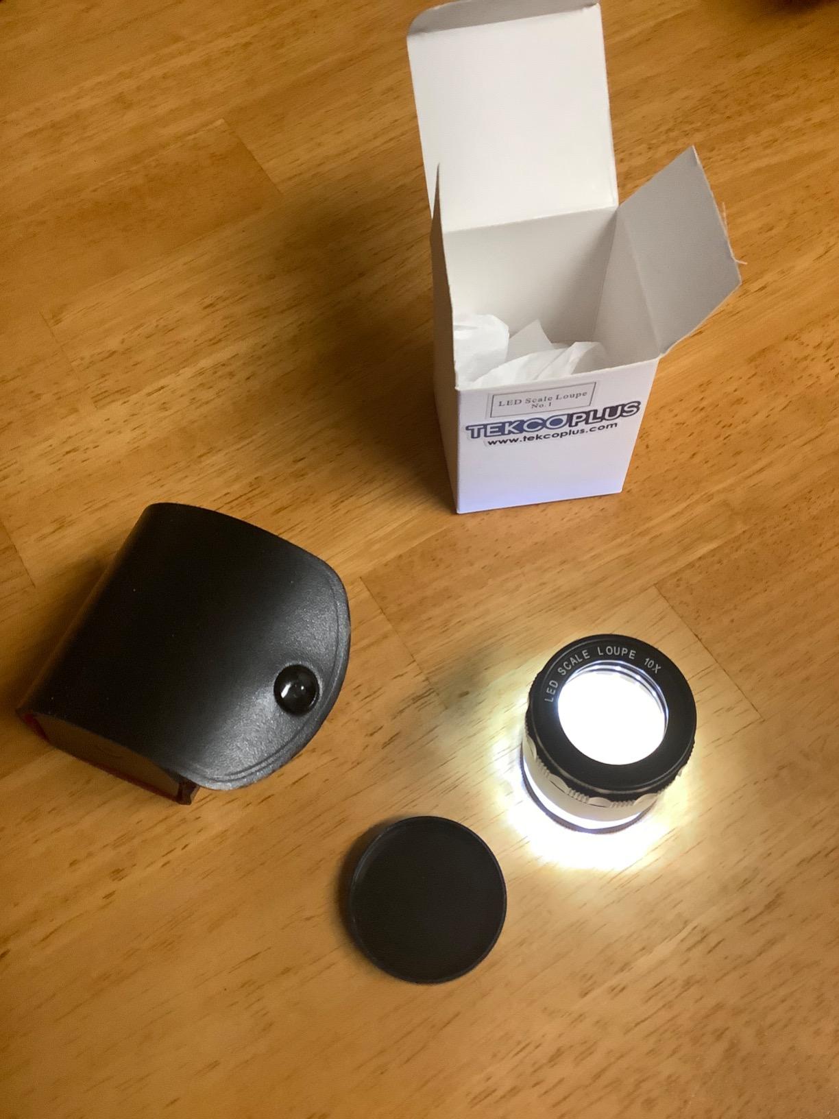 10x Jewelers Loupe, Illuminated Magnifying Glass, Portable Pocket Reading Magnifier with 25mm with LED Focused Eye Loupe Magnifier for Gems,Coins, Interchangeable Reticle Scale (4 Scale Glass) customer photo 1