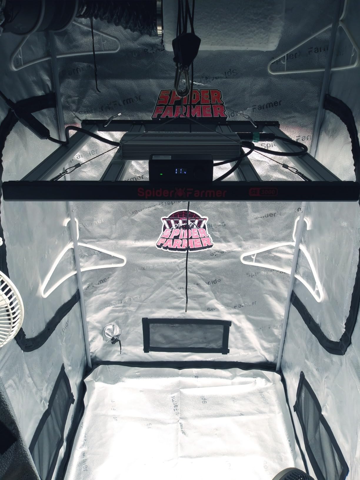Spider Farmer SE3000 LED Grow Light for Indoor Plants 300W, App Controlled customer photo 2