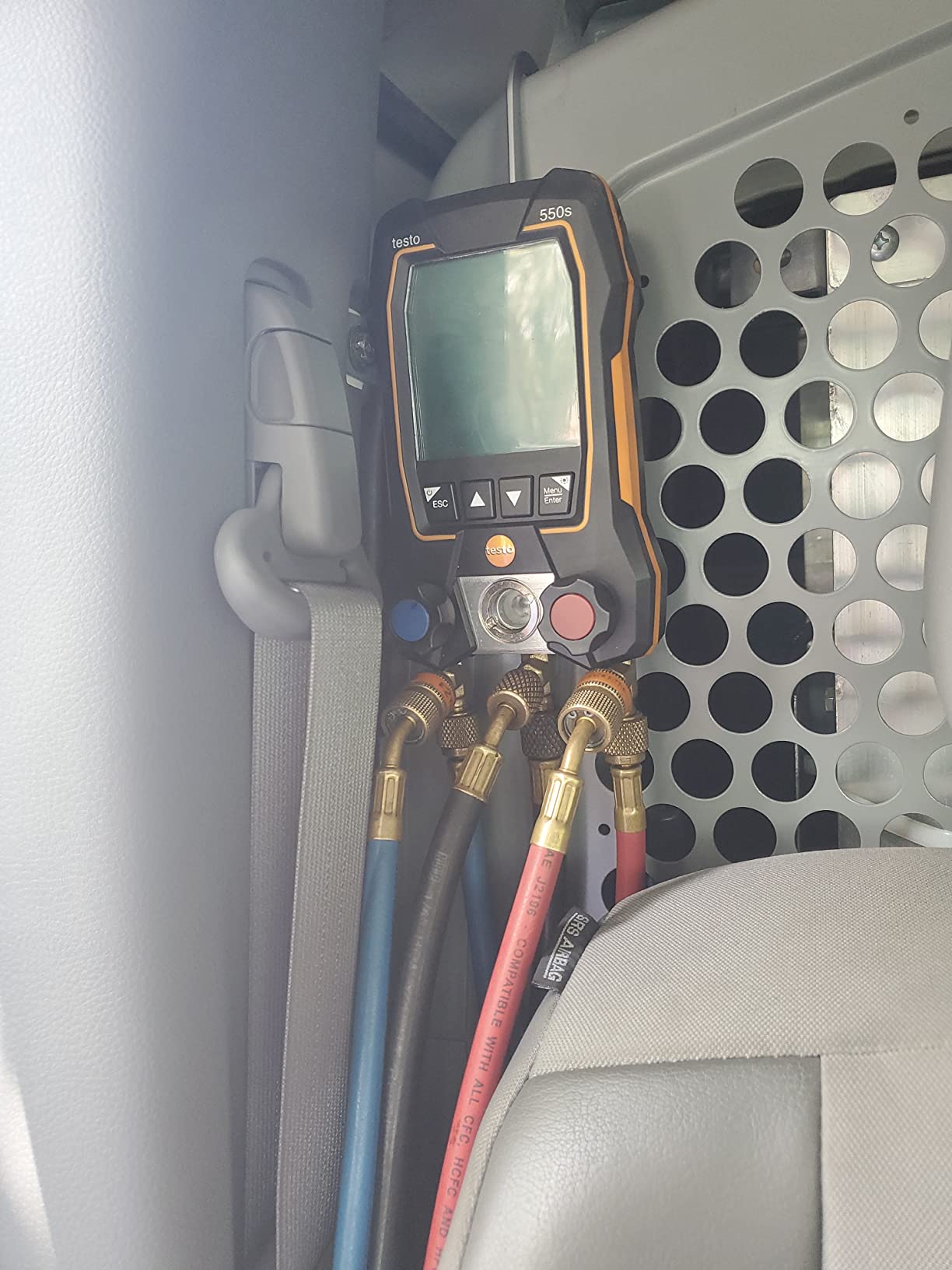 Testo 550s AC Manifold Gauge Set - Manifold Gauges HVAC - Incl. 2 Wired Temperature Clamp Probes - Recharge Kit with Superheat, Subcooling For AC, Refrigeration & Heat Pumps - Bluetooth customer photo 1