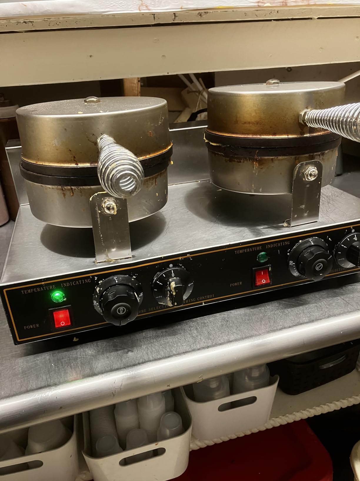 Dyna-Living Waffle Maker Double Head Commercial Waffle Iron Machine customer photo 2