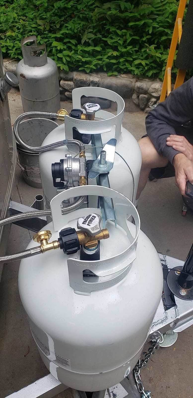 Flame King YSN-301 30 Pound Steel Propane Tank Cylinder with Type 1 Overflow Protection Device Valve DOT and TC Compliant, White customer photo 1