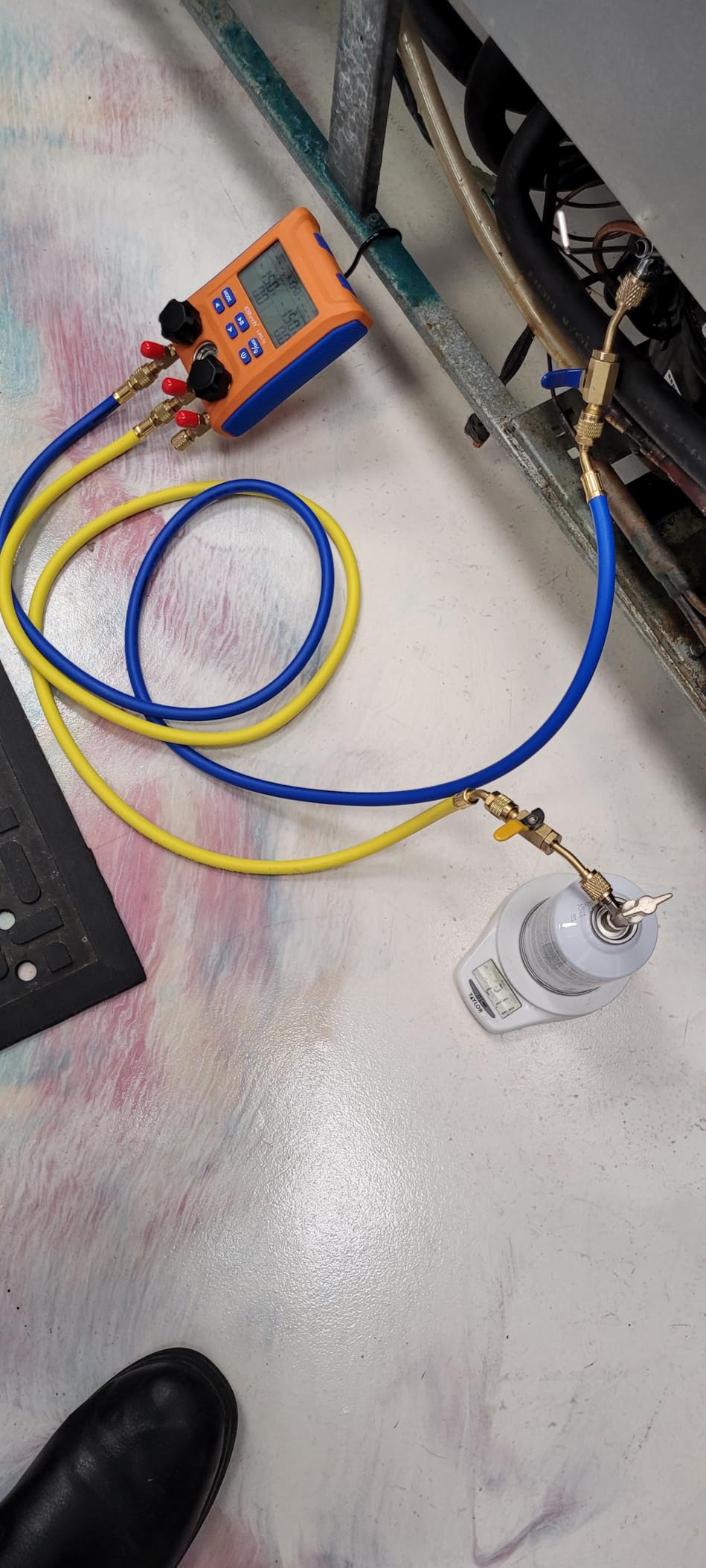 Elitech LMG-10 2-Way HVAC Manifold with Wired Temp Clamps | Wired reliability, Instant dual-temp reading, Rugged field-use design customer photo 1